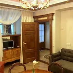 Luxury Pilies Avenue *