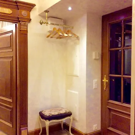 Luxury Pilies Avenue Apartment *